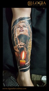 tatuaje-brazo-retrato-mujer-vela-logia-barcelona-alexandre-moises 
